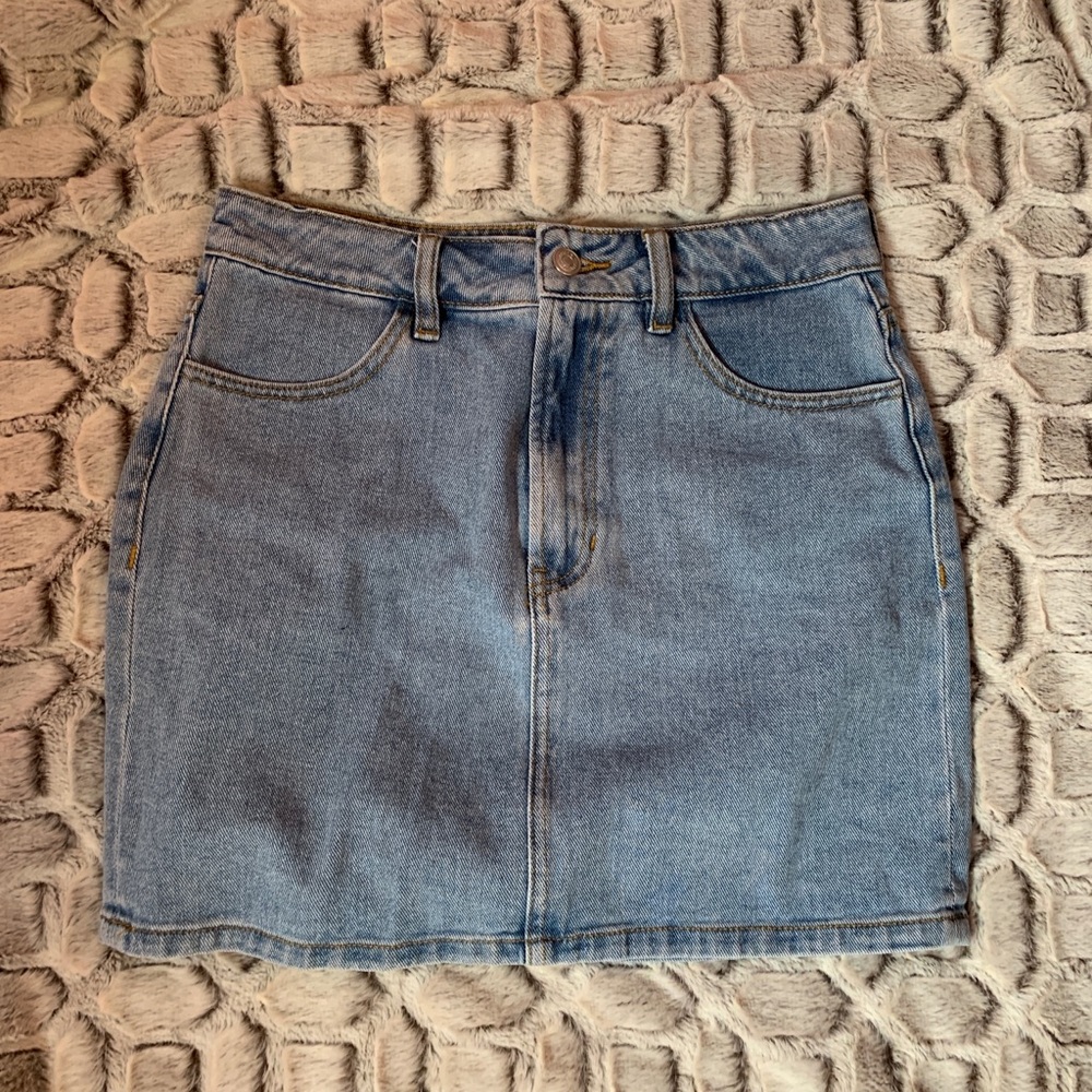 Melville light wash jean skirt (NWOT)